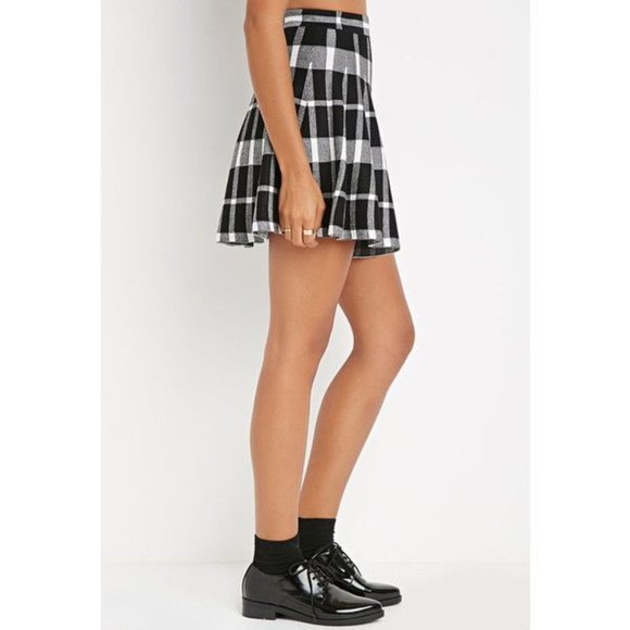 🌹Forever 21 Black and White Plaid Circle/Skater Skirt Medium - Picture 1 of 5